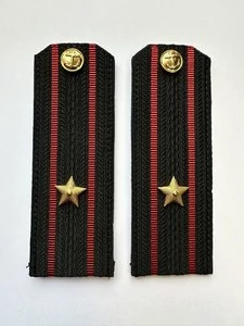 Погоны ВМФ повседневные  Капитан 3 ранга картон цвет черный с красными просветами