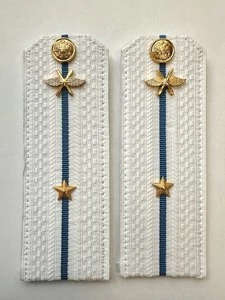 Погоны ВКС ВВС с фурнитурой белые Младший Лейтенант КАРТОН