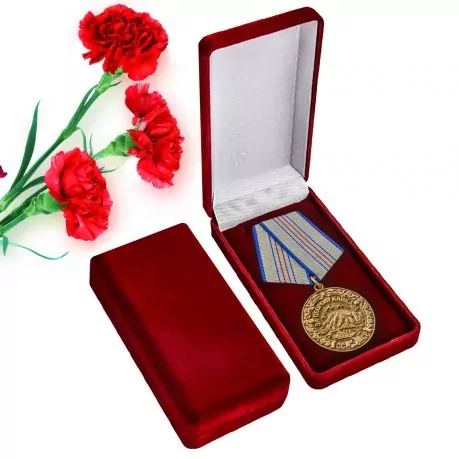 Сувенирная медаль "За оборону Кавказа. За нашу Советскую Родину" в подарочном футляре №612 (374)