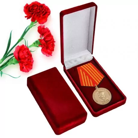 Сувенирная медаль "Георгий Жуков" в наградном футляре с удостоверением №45(683)