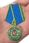 Медаль ФСБ РФ "За заслуги в пограничной деятельности" в бордовом футляре из бархатистого флока