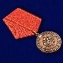 Медаль "За воинскую доблесть" МВД РФ в бархатистом футляре из флока бордового цвета.
