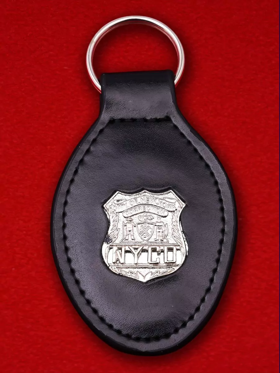 Брелок с жетоном "Департамент исполнения наказаний города Нью-Йорка"