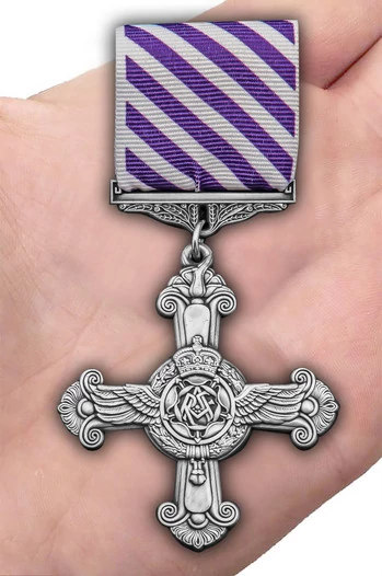 Сувенирный знак Крест За выдающиеся летные заслуги фиолетовый