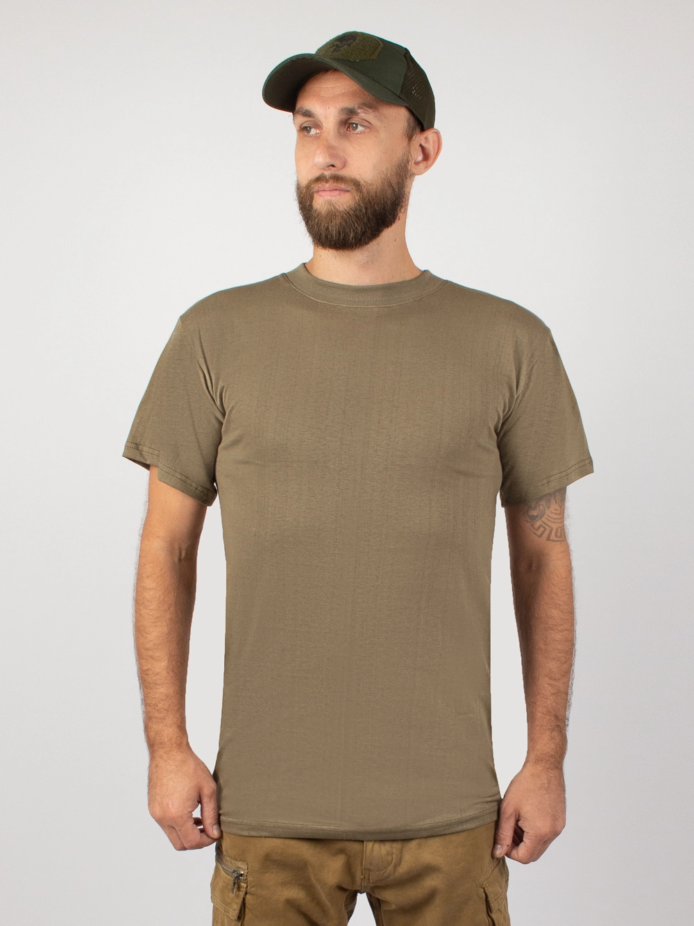 Мужская футболка нового образца без надписи цвет хаки олива купить винтернет-магазине www.kamukamu.ru