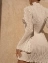 Короткое плиссированное платье с рукавами клеш цвет белый
