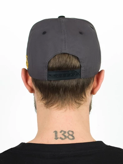 Бейсболка летняя с прямым козырьком Snapback с нашивкой Кеды цвет серый