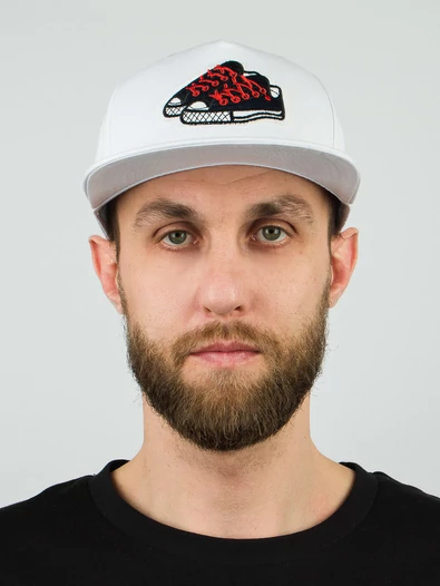 Бейсболка летняя с прямым козырьком Snapback с нашивкой Кеды цвет белый