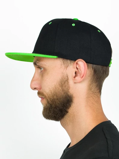 Бейсболка летняя с прямым козырьком Snapback цвет черный с зеленым козырьком